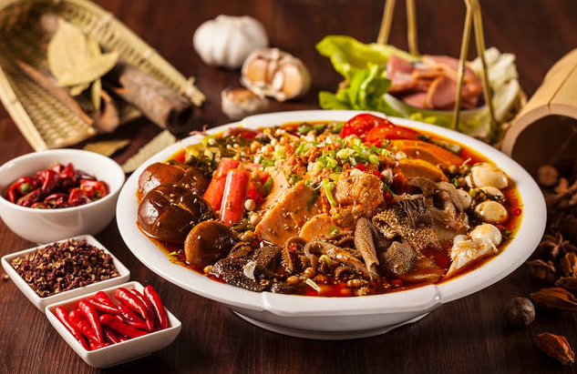 成都干拌冒菜：口感麻辣，回味無窮