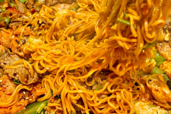 冒菜加盟好還是先學(xué)技術(shù)后自己開店好呢？